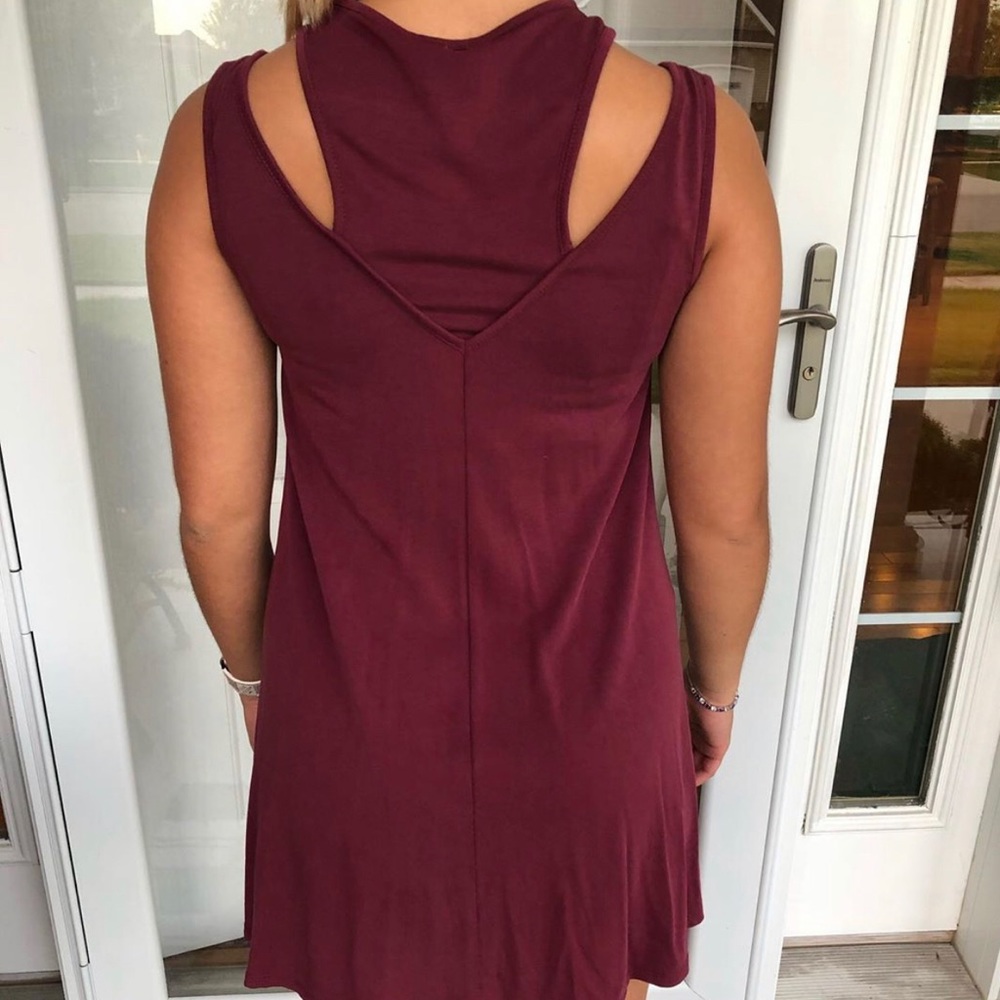 FRANCESCAS MAROON DRESS - Picture 3 of 4